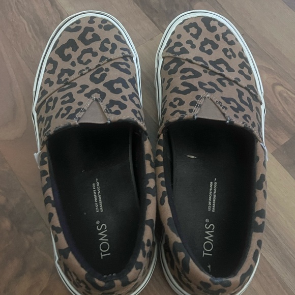 TOMS Leopard-Print Slip-On Sneakers in Brown and Black - Picture 3 of 5